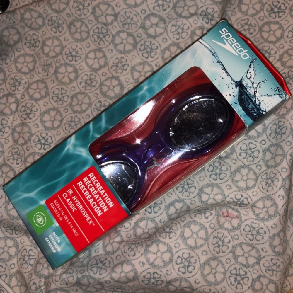 Swim goggles